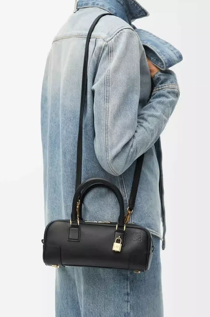 Amazona 23 cropped bag in nappa calfskin Black