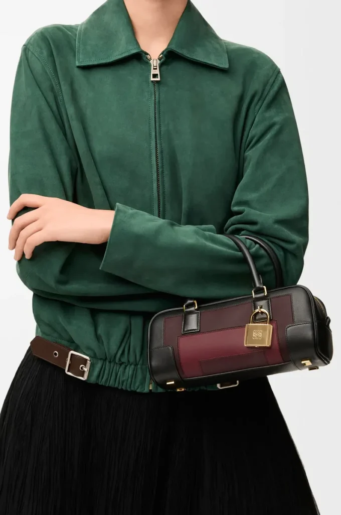 Amazona 23 cropped bag in nappa calfskin Black/Burgundy