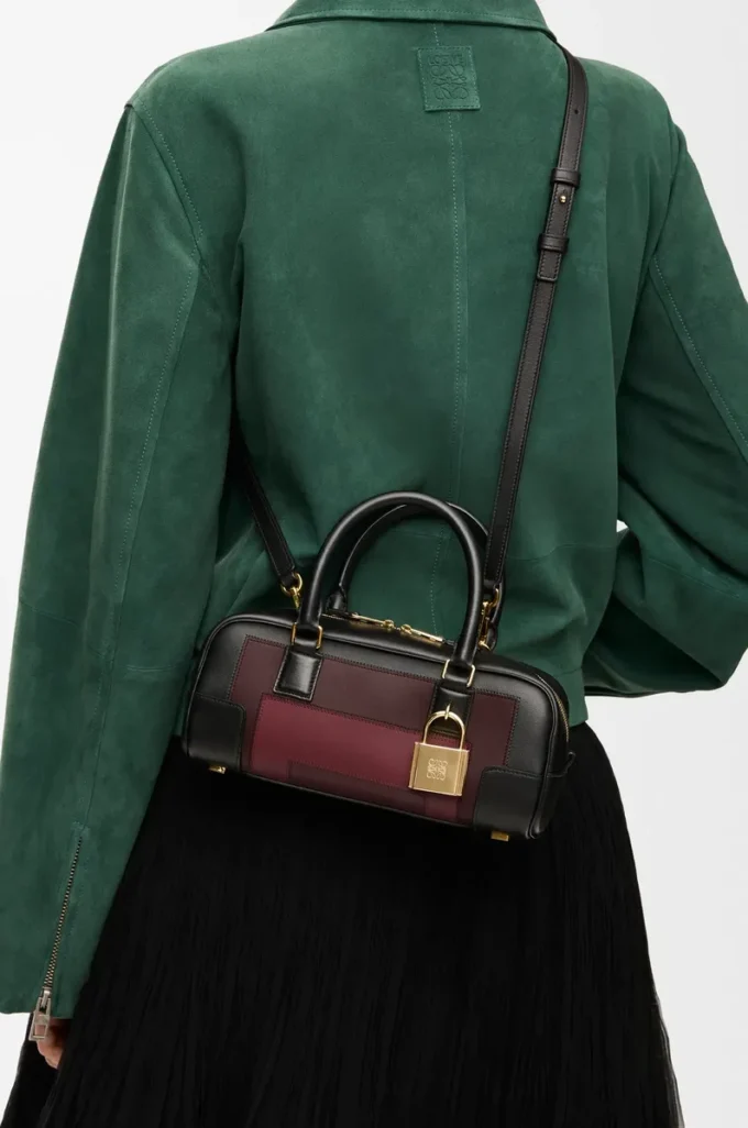 Amazona 23 cropped bag in nappa calfskin Black/Burgundy