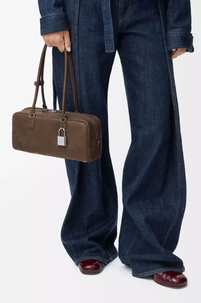 Amazona 31 cropped bag in grained nubuck Tundra Amazona 31 cropped bag in grained nubuck Tundra
