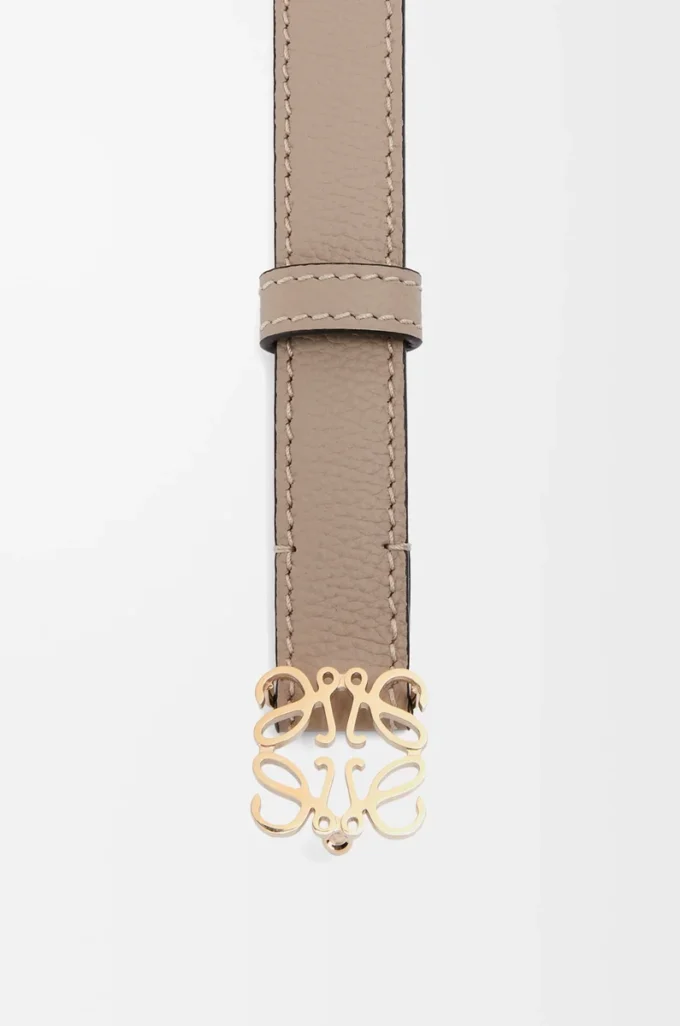 Anagram belt in pebble grain calfskin Sand/Gold