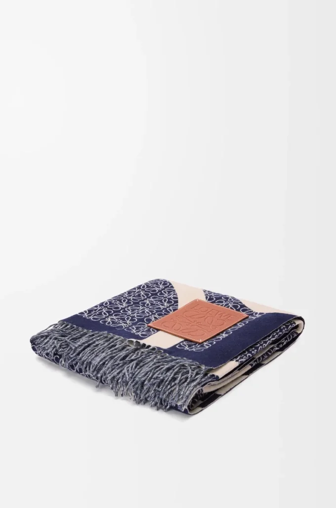 Anagram blanket in wool Navy Blue