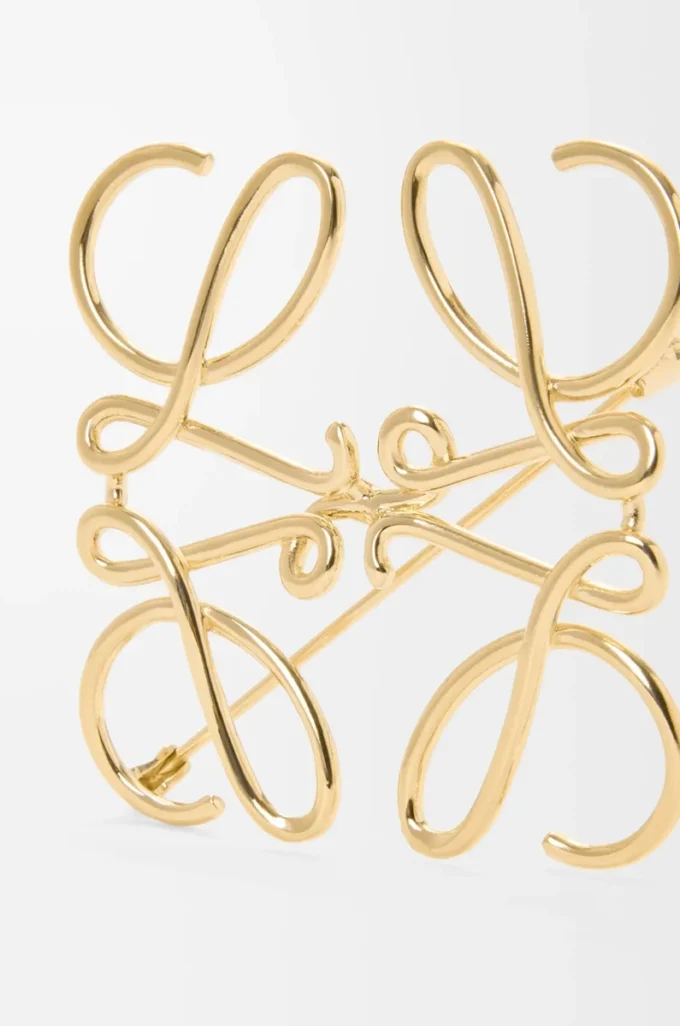 Anagram brooch in metal Gold