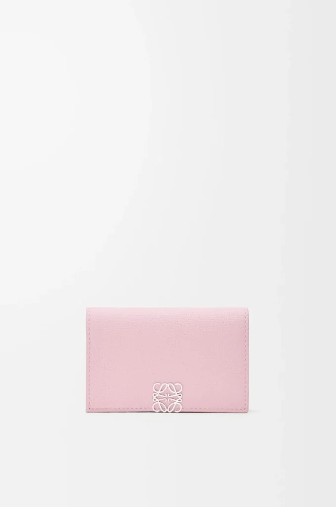 Anagram business cardholder in pebble grained calfskin Blossom