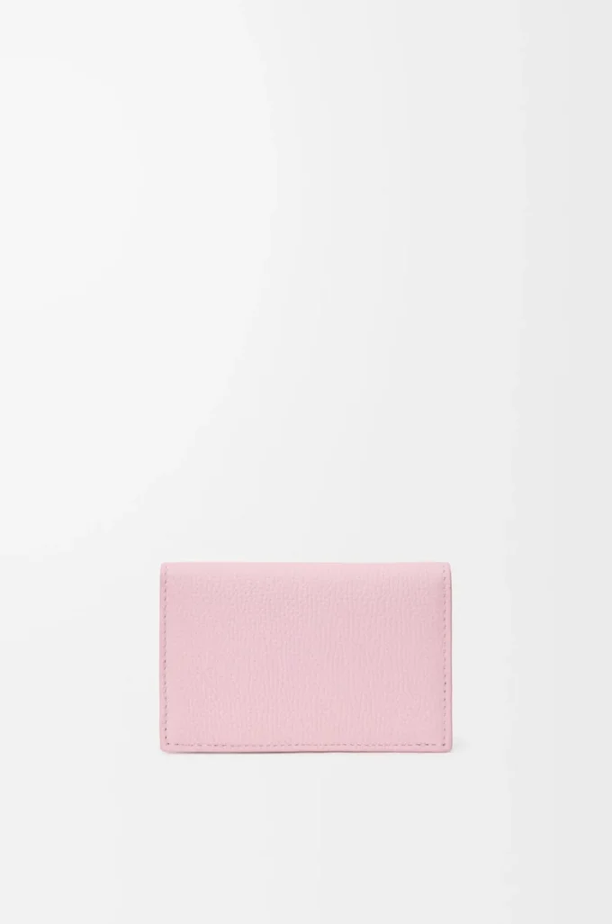 Anagram business cardholder in pebble grained calfskin Blossom