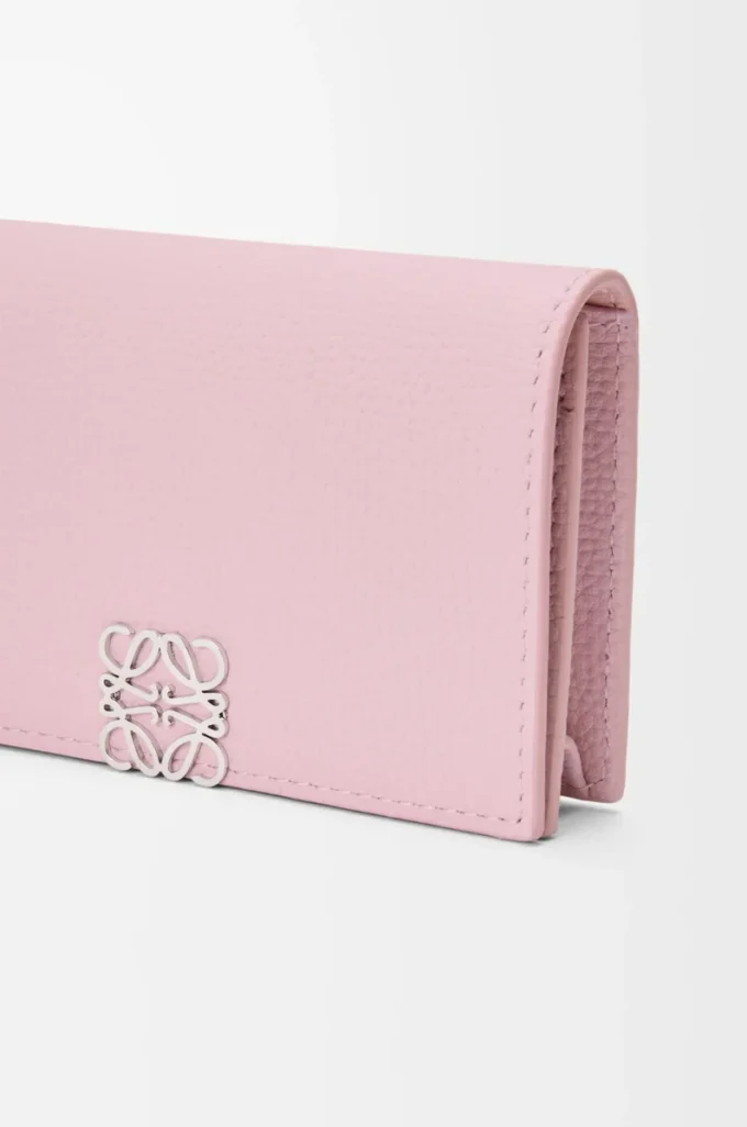 Anagram business cardholder in pebble grained calfskin Blossom