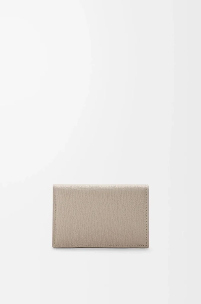 Anagram business cardholder in pebble grained calfskin Clay