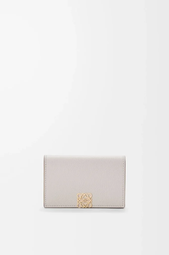 Anagram business cardholder in pebble grained calfskin Light Ghost Grey
