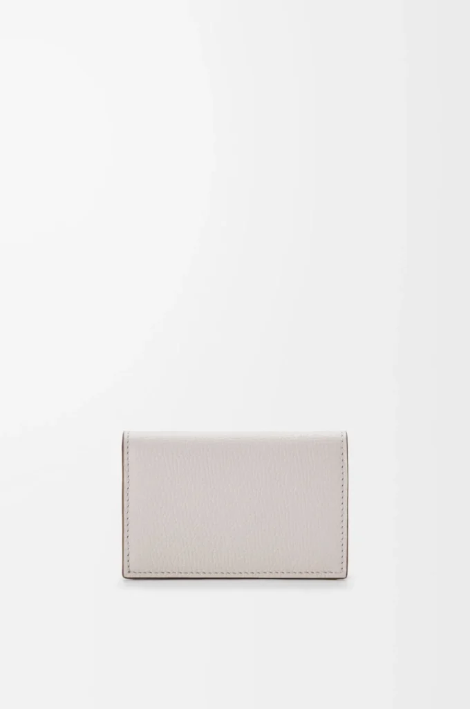 Anagram business cardholder in pebble grained calfskin Light Ghost Grey