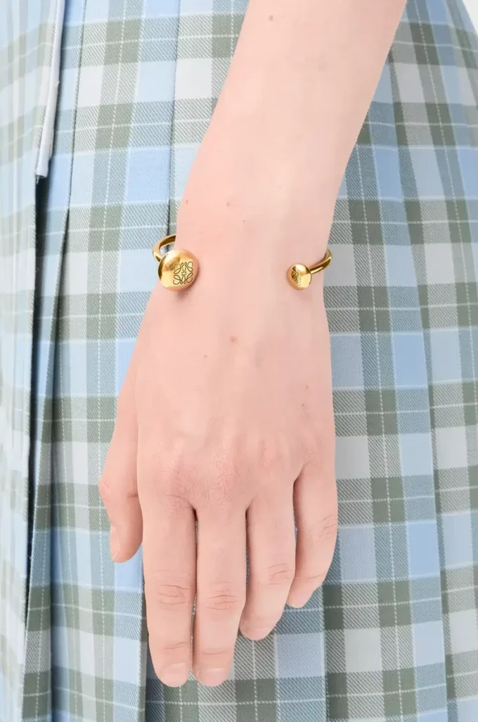 Anagram Pebble cuff in sterling silver Gold