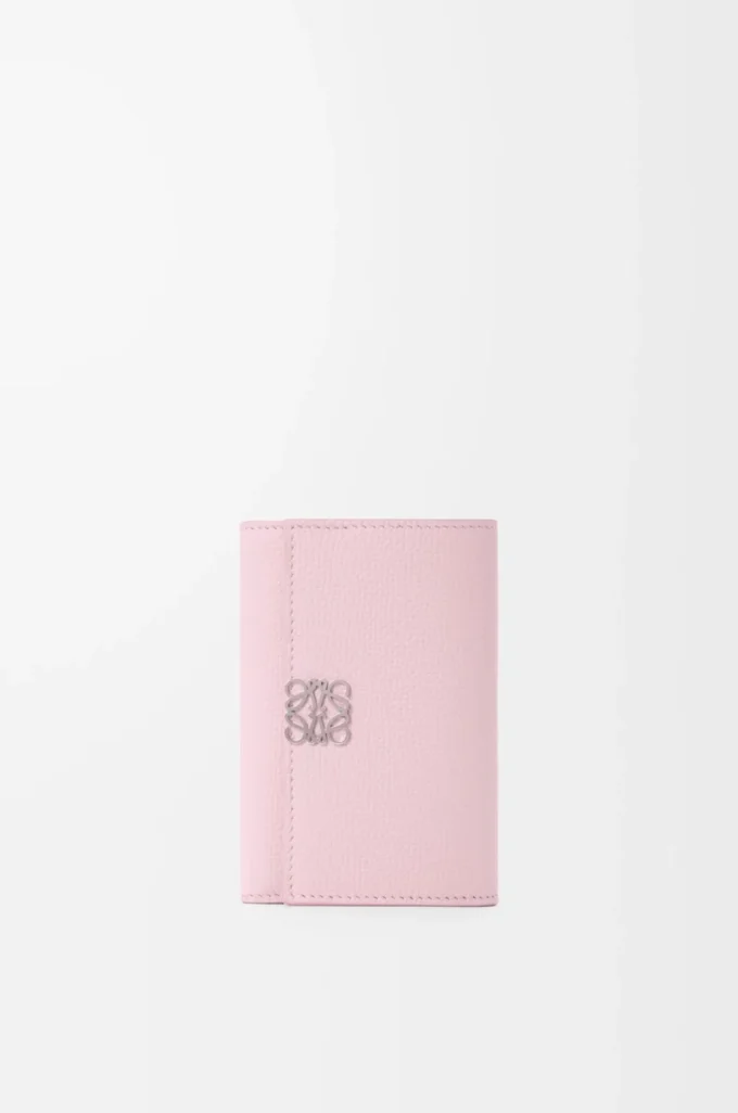 Anagram small vertical wallet in pebble grained calfskin Blossom