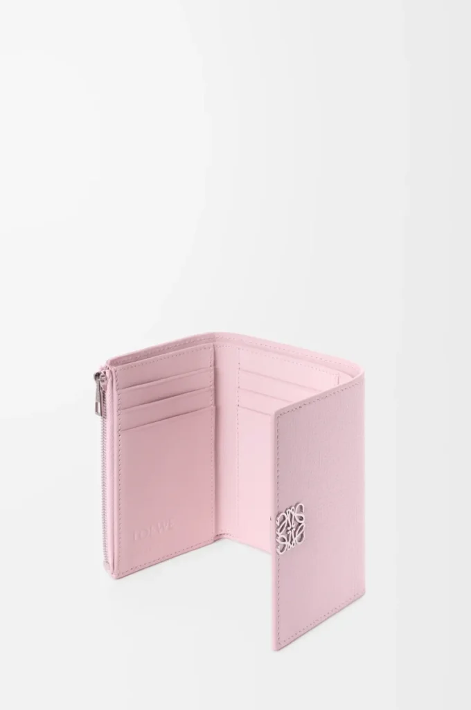 Anagram small vertical wallet in pebble grained calfskin Blossom