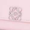 Anagram small vertical wallet in pebble grained calfskin Blossom