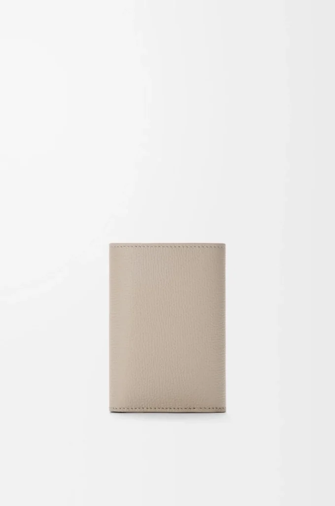 Anagram small vertical wallet in pebble grained calfskin Clay