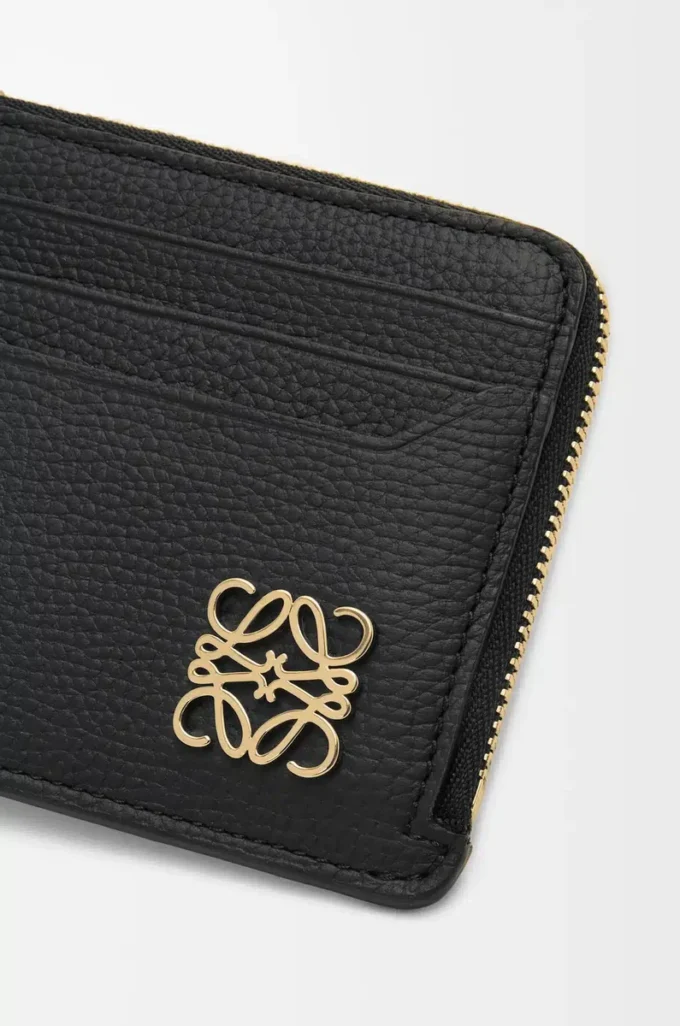 Anagram square coin cardholder in pebble grained calfskin Black/Gold Anagram square coin cardholder in pebble grained calfskin Black/Gold