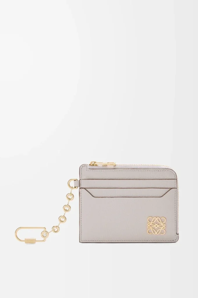 Anagram square coin cardholder in pebble grained calfskin Light Ghost Grey Anagram square coin cardholder in pebble grained calfskin Light Ghost Grey
