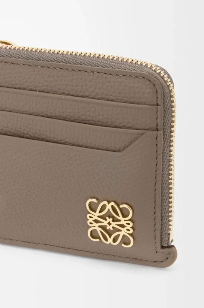 Anagram square coin cardholder in pebble grained calfskin Taupe Anagram square coin cardholder in pebble grained calfskin Taupe