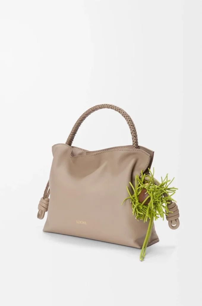 Arrow short strap in classic calfskin Sand