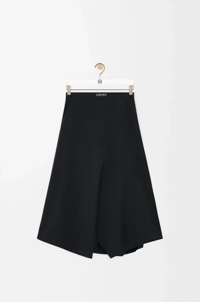 Asymmetric skirt in wool Black