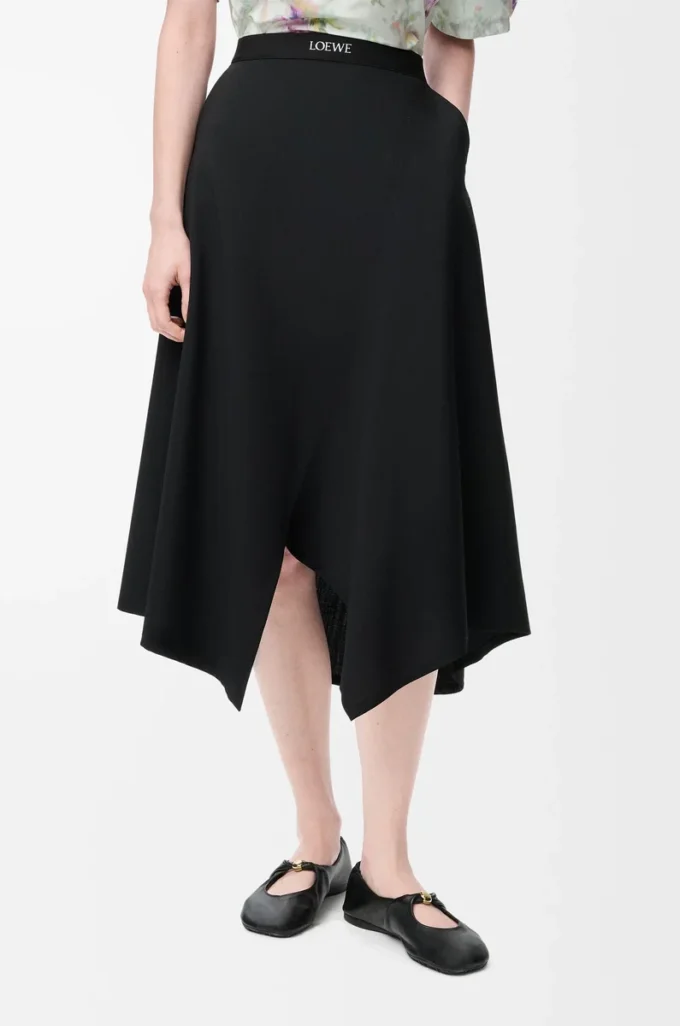 Asymmetric skirt in wool Black