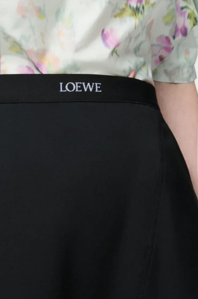 Asymmetric skirt in wool Black