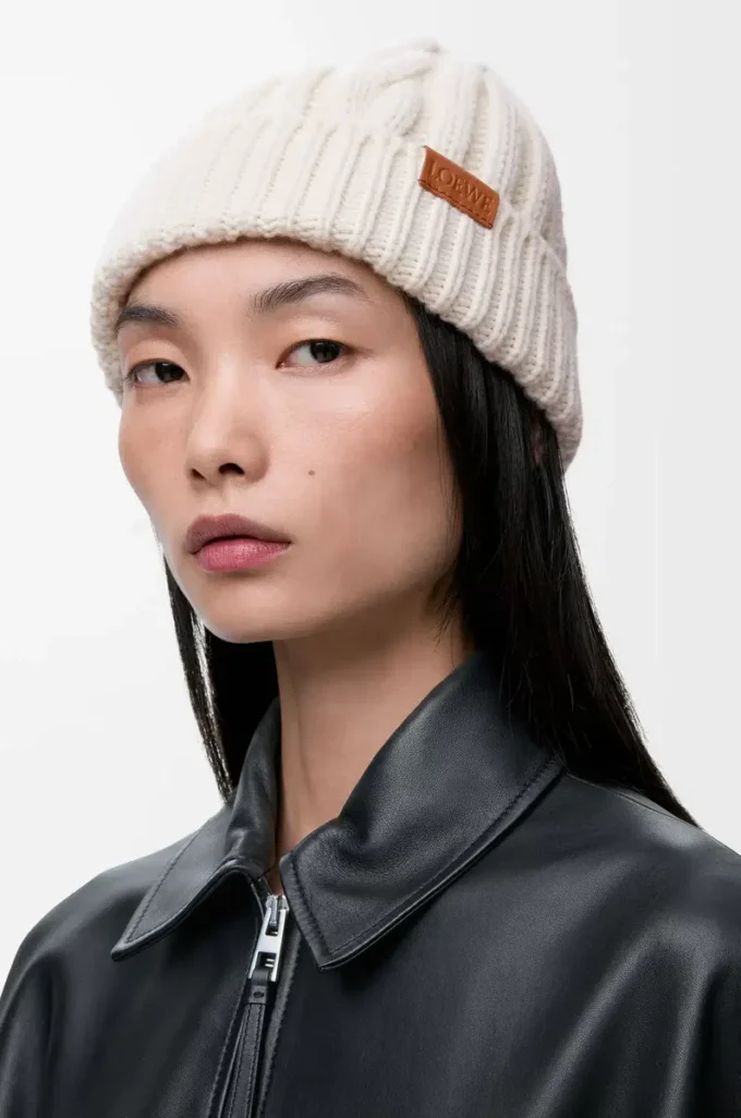 Beanie in wool Ecru