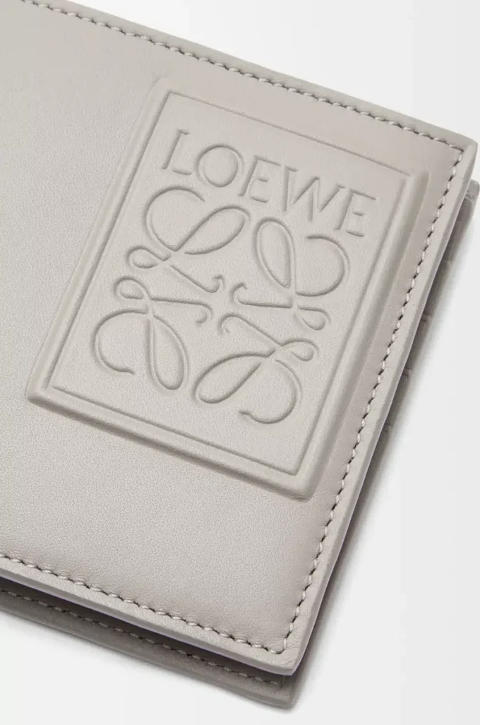 Bifold wallet in satin calfskin Shell Grey Bifold wallet in satin calfskin Shell Grey