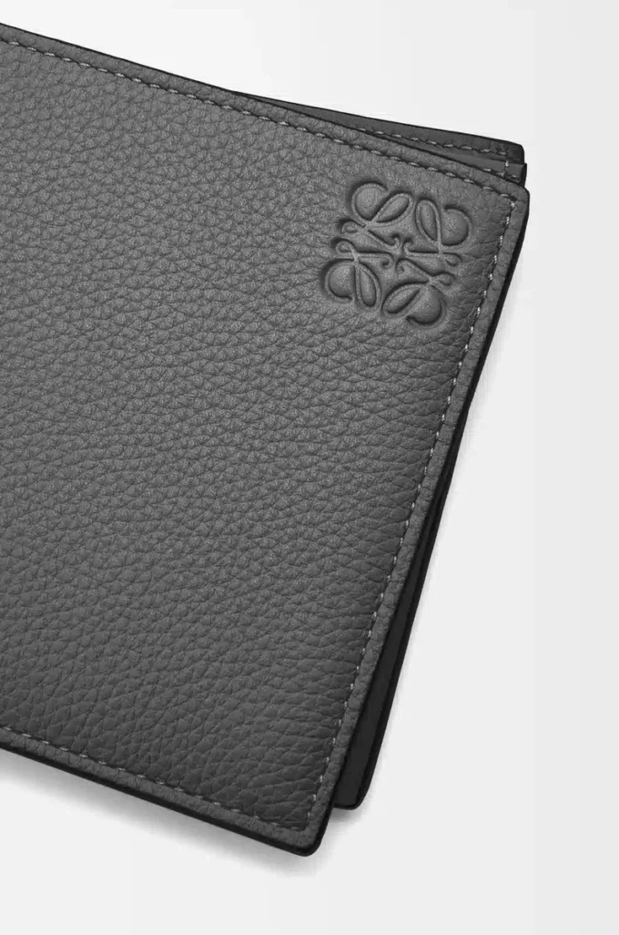 Bifold wallet in soft grained calfskin Anthracite Bifold wallet in soft grained calfskin Anthracite