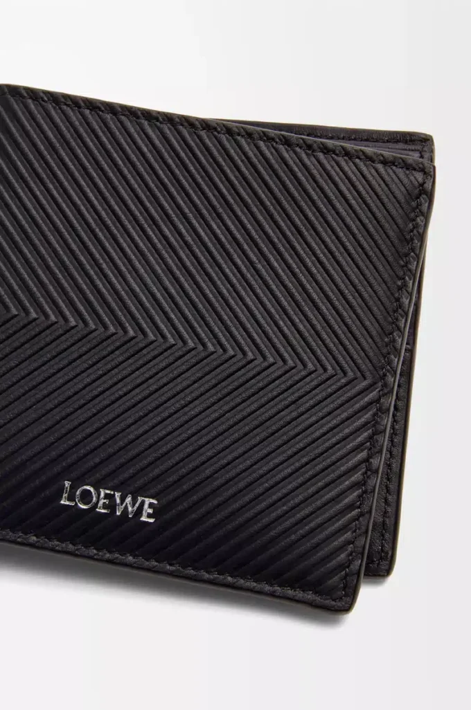 Bifold wallet in textured classic calfskin Black