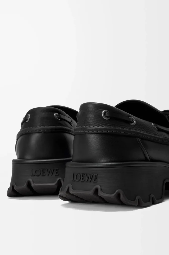 Bobby derby in calfskin and vegetable-tanned calfskin Black