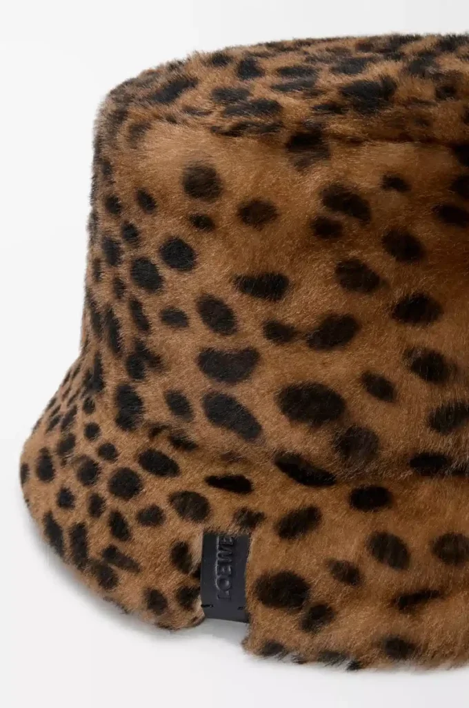 Bucket hat in printed shearling Beige/Brown