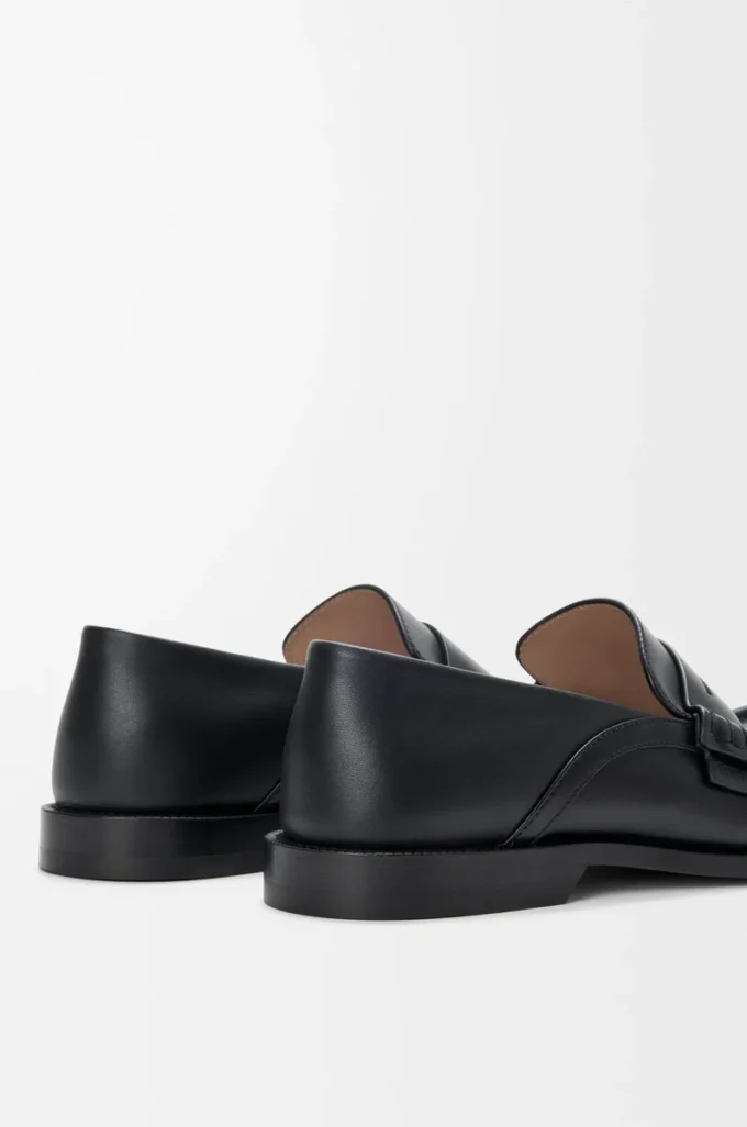 Campo flap back loafer in waxy calfskin Black