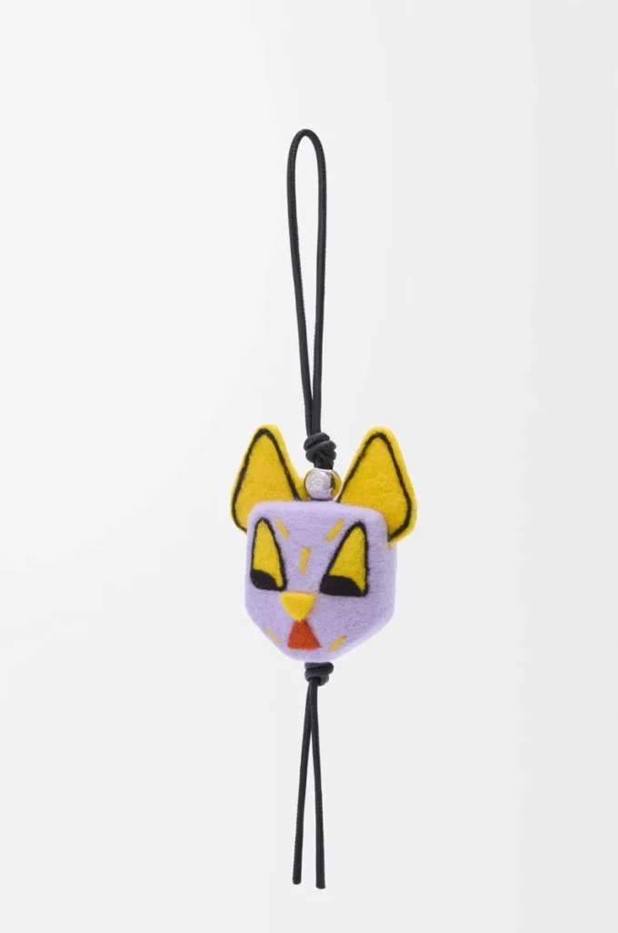 Cat charm in felt Purple/Yellow Cat charm in felt Purple/Yellow