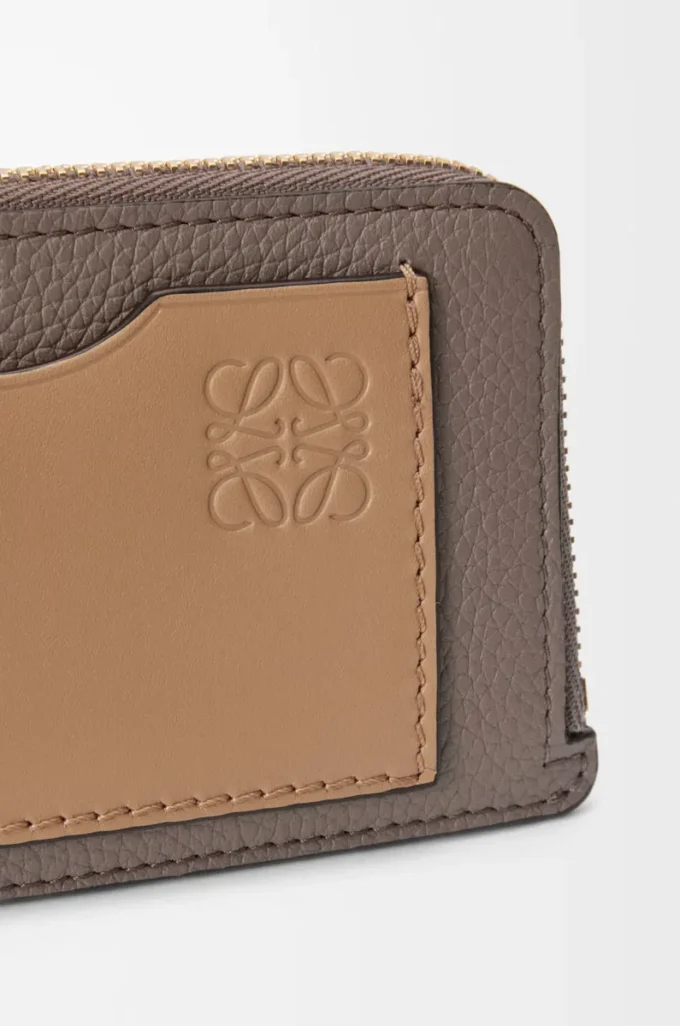 Coin cardholder in soft grained calfskin Taupe/Gold Coin cardholder in soft grained calfskin Taupe/Gold