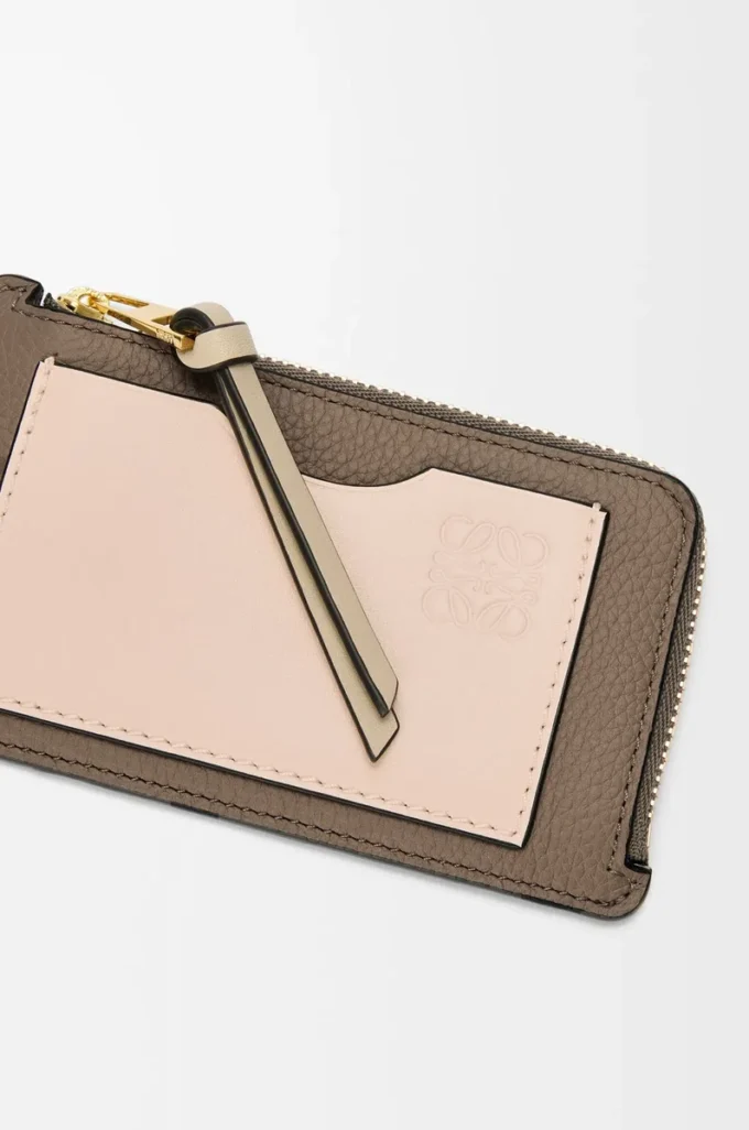Coin cardholder in soft grained calfskin Taupe/Talc Coin cardholder in soft grained calfskin Taupe/Talc