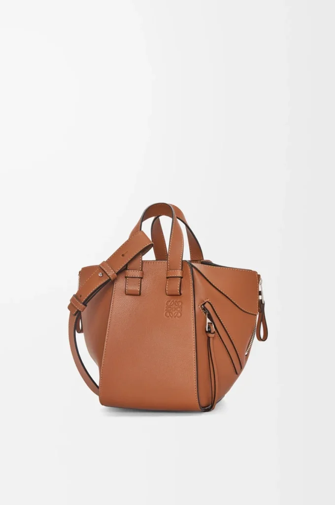 Compact Hammock bag in classic calfskin Tan