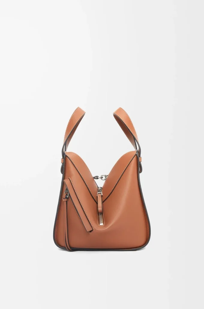 Compact Hammock bag in classic calfskin Tan