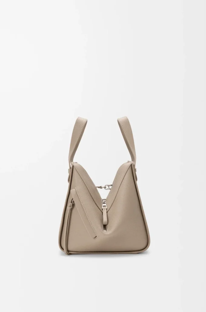 Compact Hammock bag in soft grained calfskin Clay