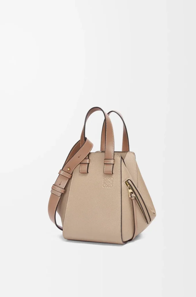 Compact Hammock bag in soft grained calfskin Sand