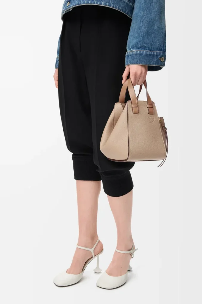 Compact Hammock bag in soft grained calfskin Sand