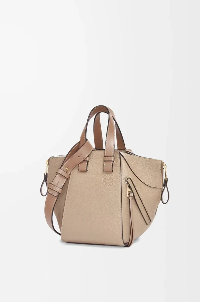 Compact Hammock bag in soft grained calfskin Sand