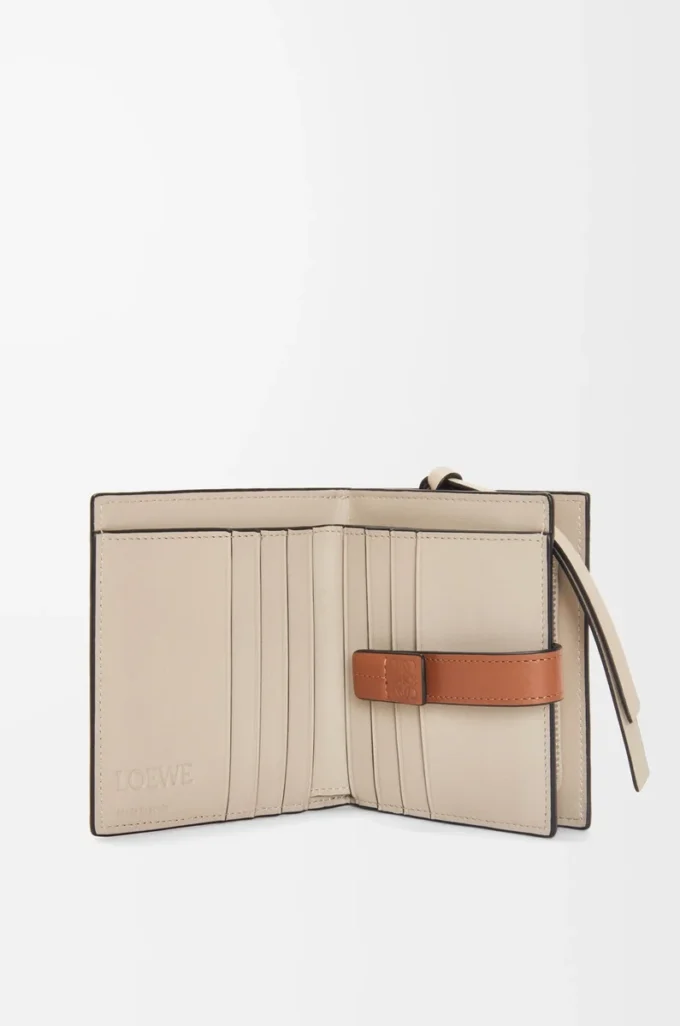Compact zip wallet in soft grained calfskin Rosemary/Tan