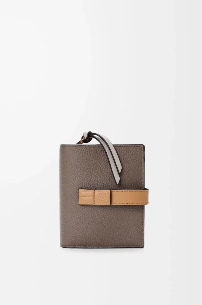 Compact zip wallet in soft grained calfskin Taupe/Gold Compact zip wallet in soft grained calfskin Taupe/Gold