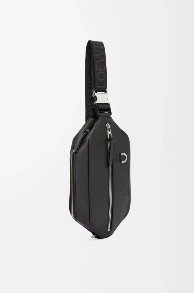 Convertible sling in classic calfskin Black