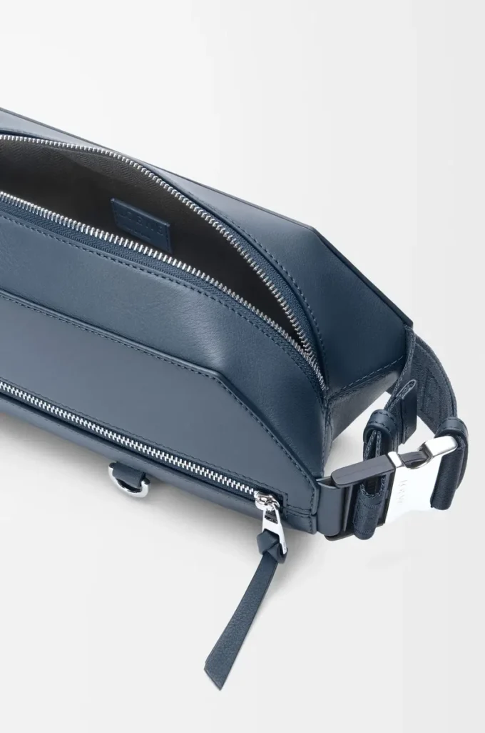 Convertible sling in classic calfskin Indigo Dye