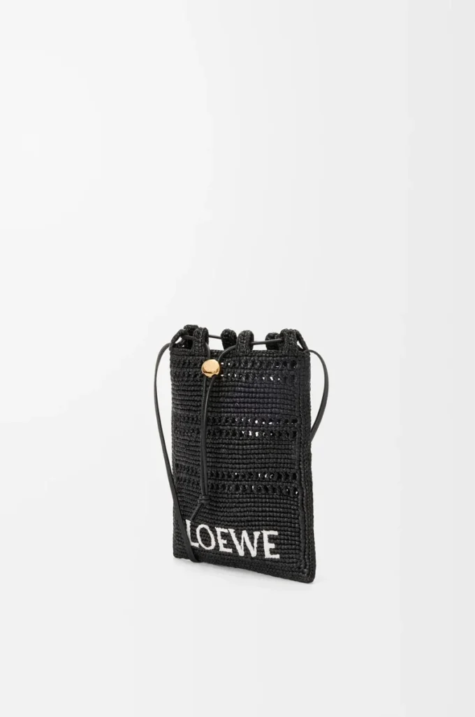 Drawstring pocket in raffia Black