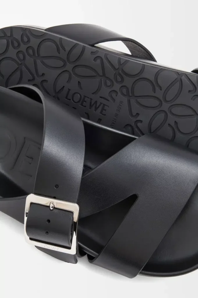 Ease Buckle slide in vegetable-tanned calfskin Black