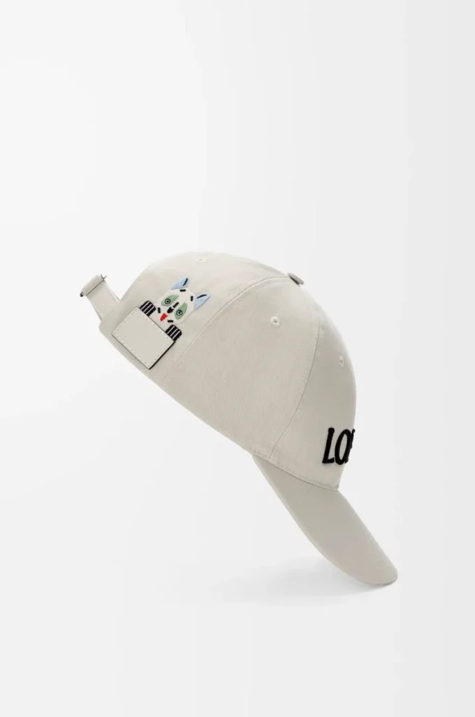 Futurist Cat cap in cotton Soft White/Black