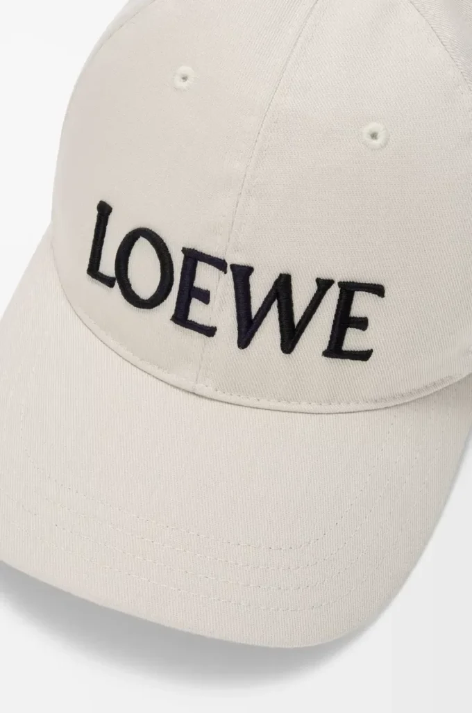 Futurist Cat cap in cotton Soft White/Black