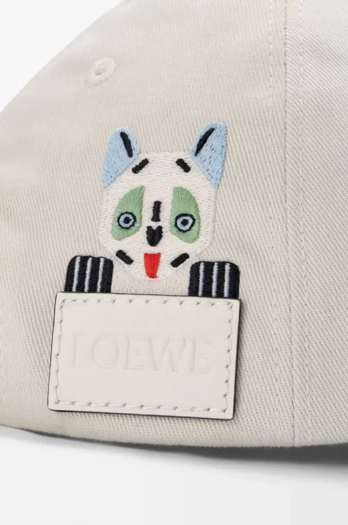 Futurist Cat cap in cotton Soft White/Black